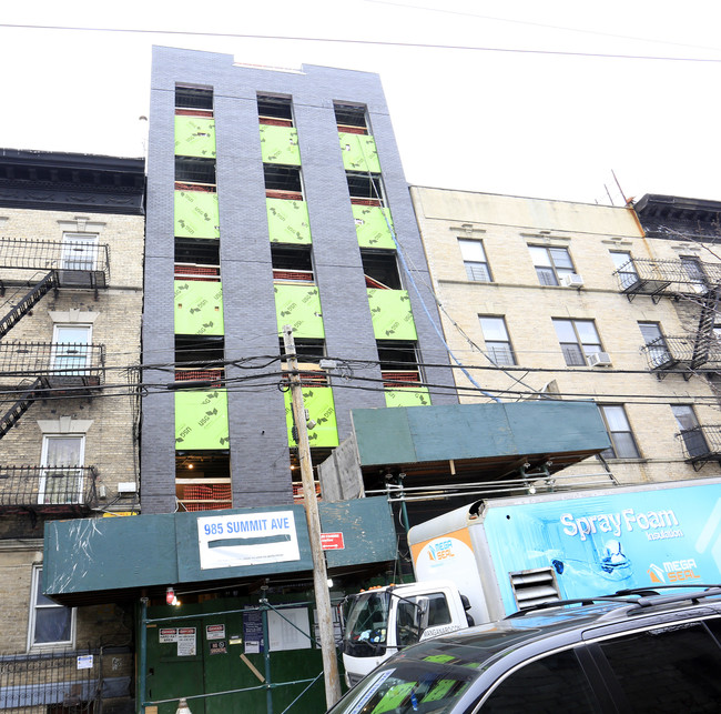 985 Summit Ave in Bronx, NY - Building Photo - Building Photo