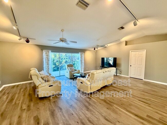 105 2nd Ave E in Palmetto, FL - Building Photo - Building Photo