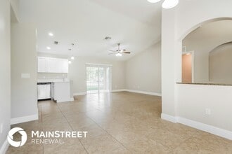 1018 Card St E, Unit 212 in Lehigh Acres, FL - Foto de edificio - Building Photo