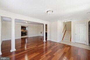 5205 Brookeway Dr in Bethesda, MD - Building Photo