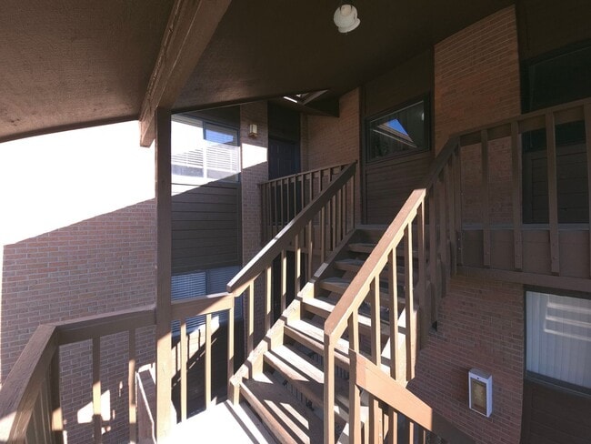 525 Manhattan Dr in Boulder, CO - Building Photo - Building Photo