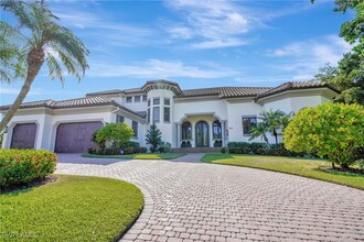 606 Binnacle Dr in Naples, FL - Building Photo - Building Photo