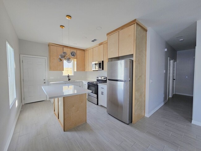 1019 N Woodson Ave