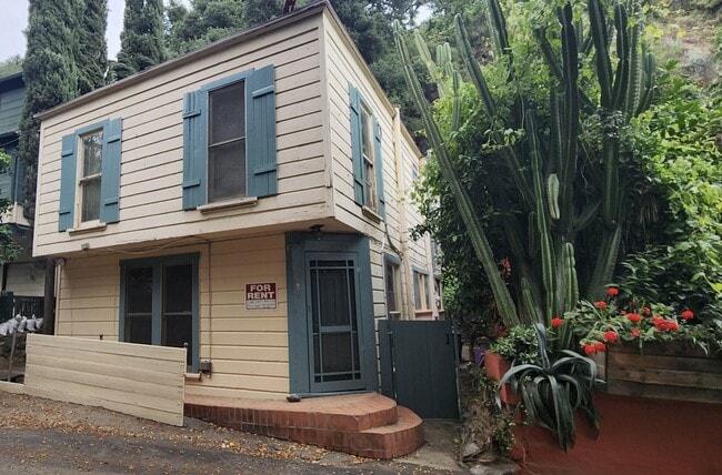586 Woodland Dr, Unit 586