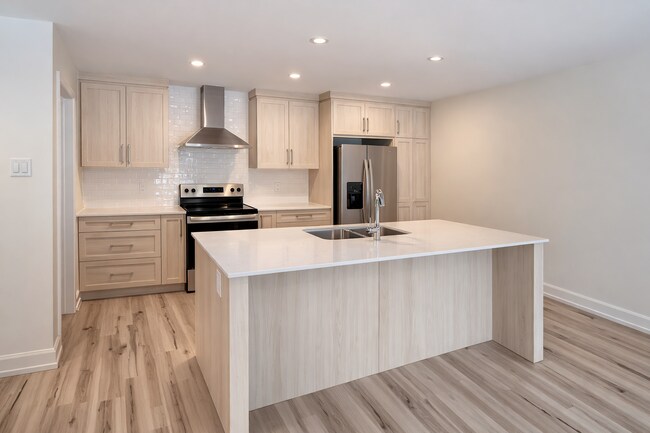 359 Voyageur Pl in Embrun, ON - Building Photo - Building Photo