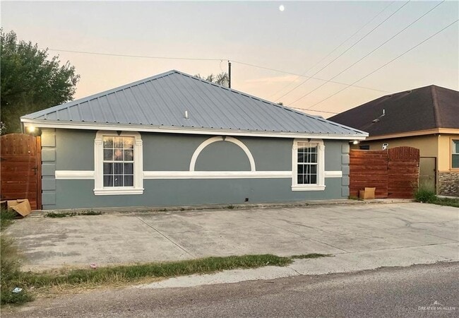 144 Redwood Rd, Unit 2 in Rio Grande City, TX - Building Photo - Building Photo