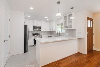 319 N Shelton St in Burbank, CA - Building Photo - Building Photo