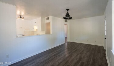 908 W MacKenzie Dr in Phoenix, AZ - Foto de edificio - Building Photo