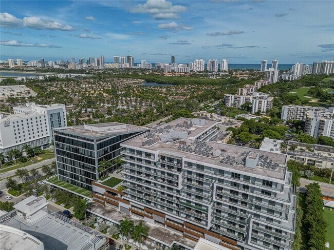 2960 NE 207th St in Aventura, FL - Building Photo - Building Photo