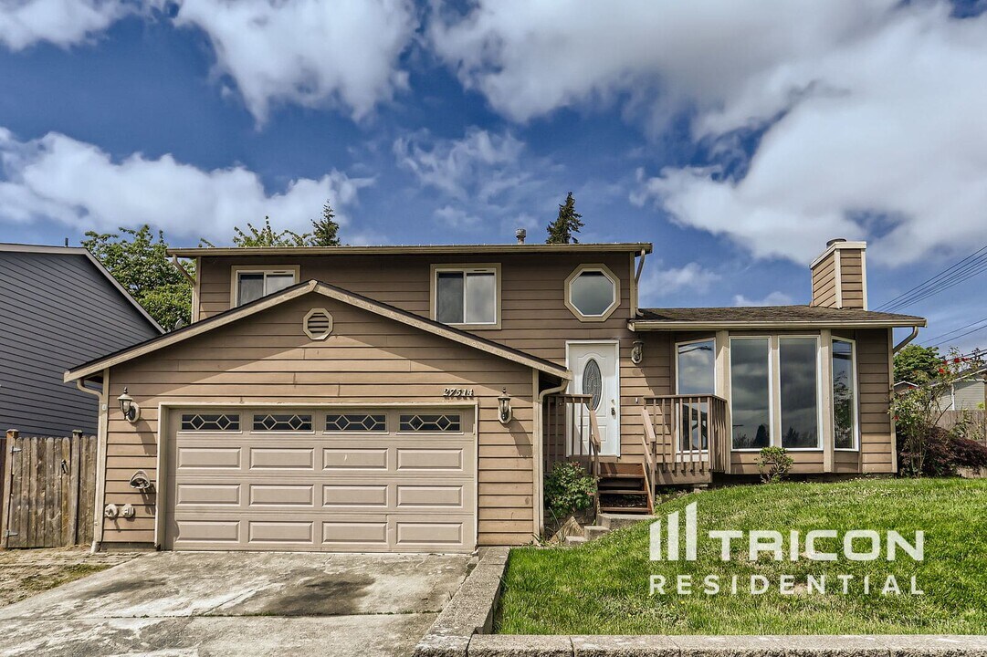 27514 Country Pl NW in Stanwood, WA - Building Photo