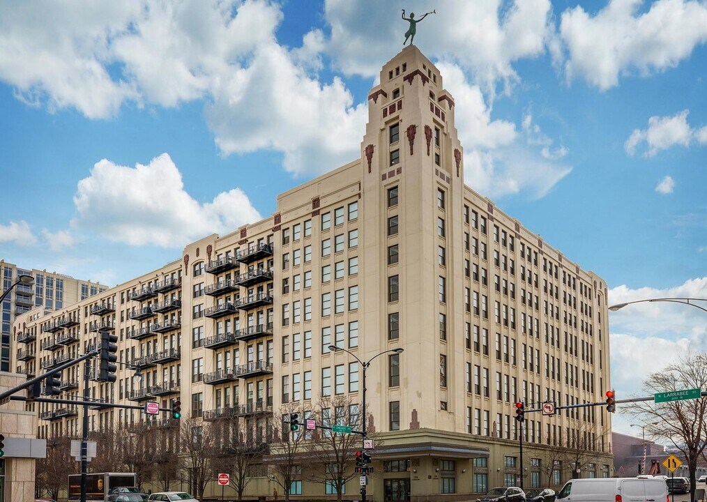 758 N Larrabee St in Chicago, IL - Foto de edificio