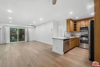 9005 Cynthia St, Unit 116 in West Hollywood, CA - Building Photo - Building Photo
