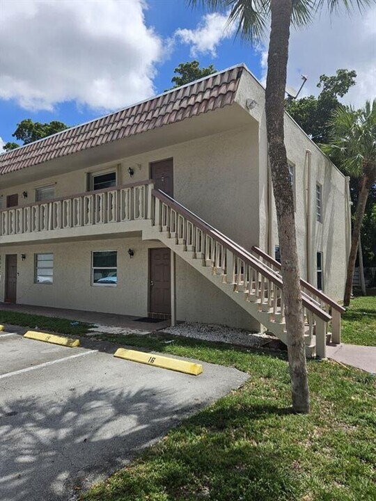 3777 NW 78th Ave, Unit 2a in Hollywood, FL - Building Photo