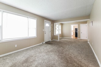 10808 E 58 St in Raytown, MO - Building Photo - Building Photo