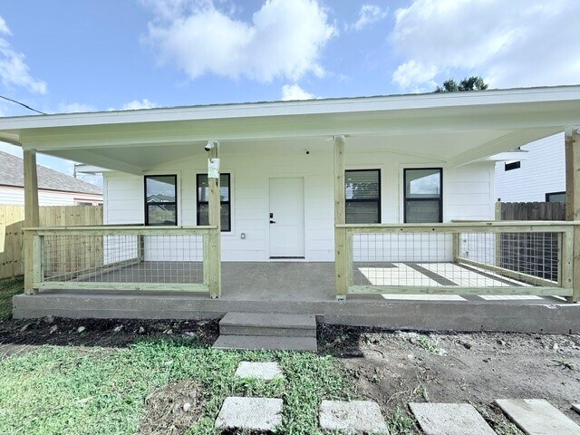 113 E 14th St in Houston, TX - Foto de edificio
