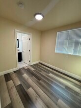 1229 1/2 W Gage Ave in Los Angeles, CA - Foto de edificio - Building Photo