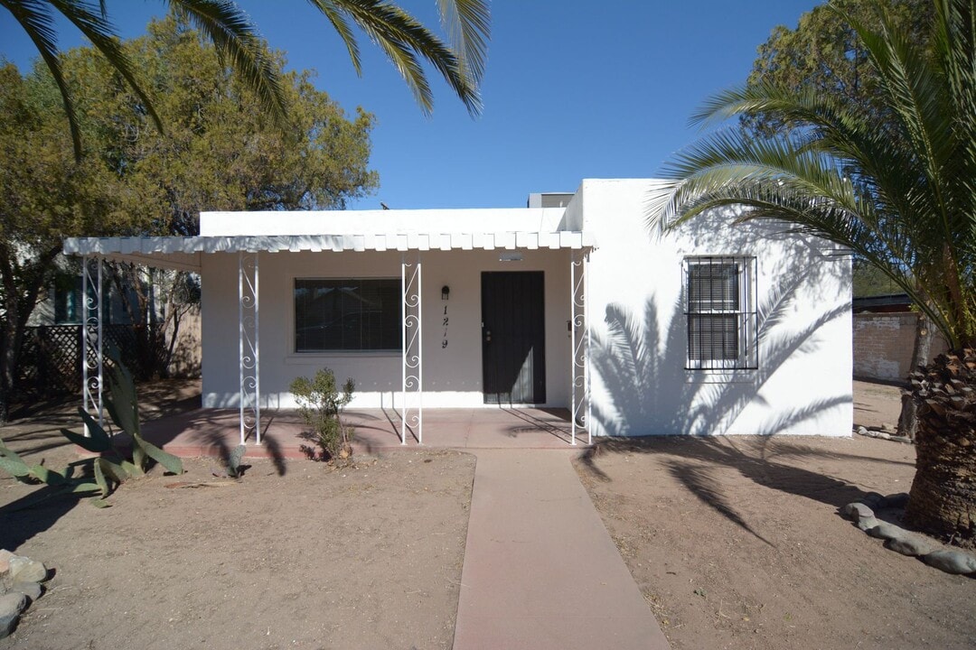 1219 E Grant Rd in Tucson, AZ - Building Photo