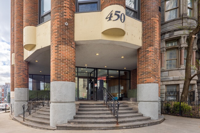 Tour Sherbrooke in Montréal, QC - Building Photo - Building Photo