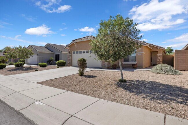 17161 W Port Royale Ln in Surprise, AZ - Building Photo - Building Photo