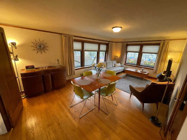 4235 Brooklyn Ave NE, Unit 303