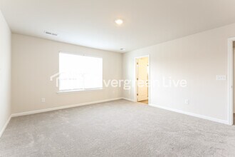 302 Willow Wynter Ln in Taylors, SC - Building Photo - Building Photo