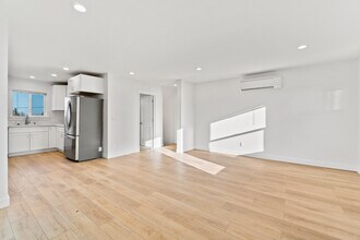 2611 41st Ave SW in Seattle, WA - Building Photo - Building Photo