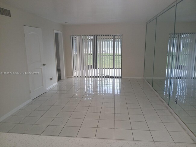 3396 Foxcroft Rd, Unit 106 in Miramar, FL - Building Photo - Building Photo