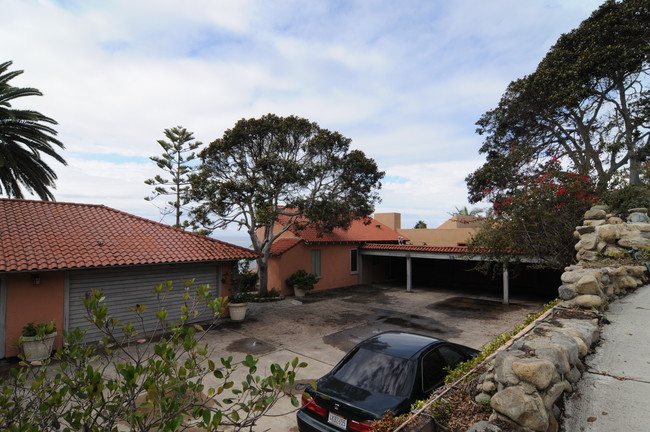 Villa Rockledge in Laguna Beach, CA - Building Photo - Building Photo