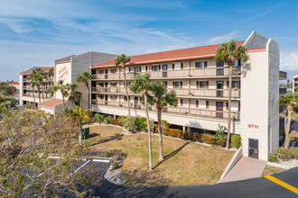 Bridge Hampton Bay in St Pete Beach, FL - Building Photo - Building Photo