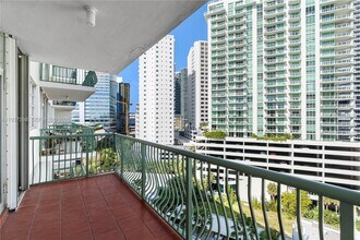 1408 Brickell Bay Dr in Miami, FL - Building Photo - Building Photo