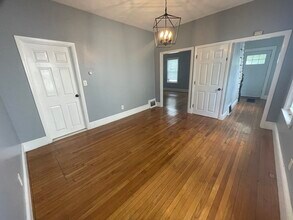 28 Hall Pl in Quincy, MA - Building Photo - Building Photo