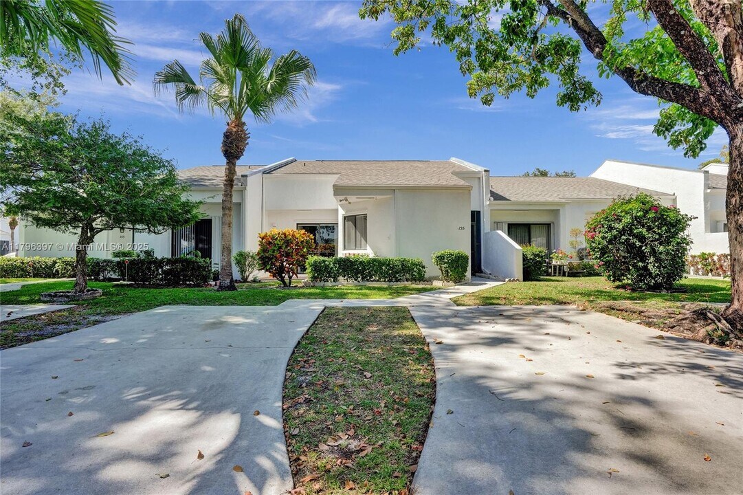 155 Love Crescent in Royal Palm Beach, FL - Building Photo
