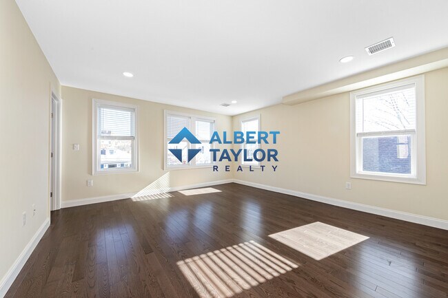232 Fulton St, Unit 232 in Medford, MA - Foto de edificio - Building Photo