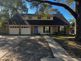 835 Chatwood Dr in Beaumont, TX - Building Photo