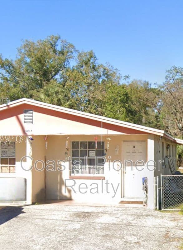 property at 1016 E Seneca Ave