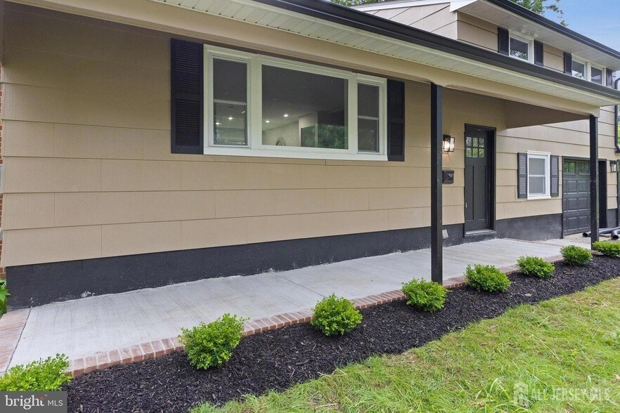6 Ryan Rd, Unit 08105 in Cranbury, NJ - Building Photo