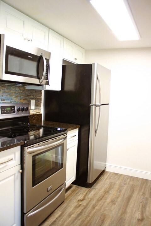 123 San Paulo Cir in Melbourne, FL - Building Photo