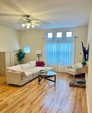 2710 Hullsmith Dr in Houston, TX - Building Photo - Building Photo