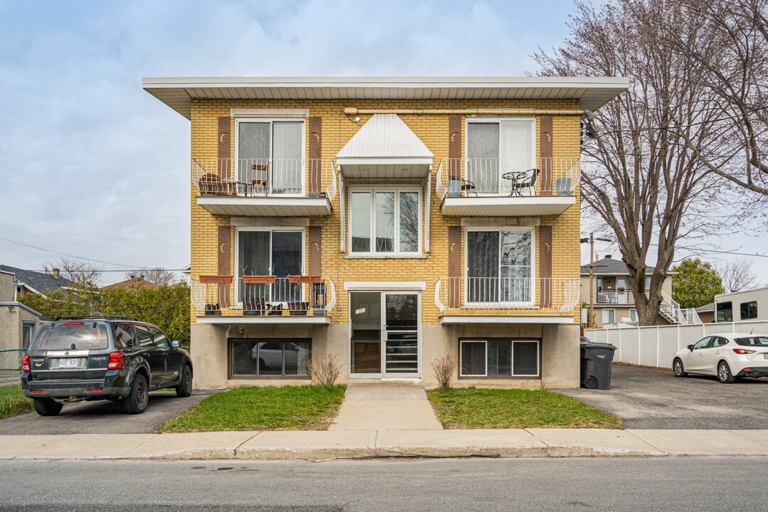 1357 Saint-Thomas Rue in Longueuil, QC - Building Photo