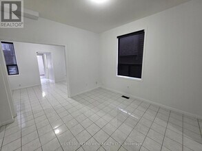 1075 Dufferin St in Toronto, ON - Building Photo - Building Photo