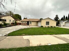 8950 Etiwanda Ave in Northridge, CA - Building Photo