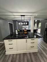 9824 157th St E in Puyallup, WA - Foto de edificio - Building Photo