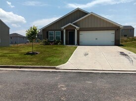 130 Oxford Ln in Kingston, GA - Building Photo