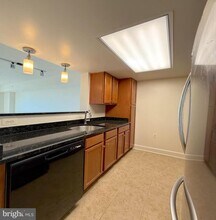 11800 Sunset Hills Rd in Reston, VA - Building Photo - Building Photo