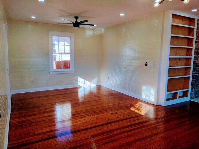2717 Loyola Ave in New Orleans, LA - Building Photo - Building Photo