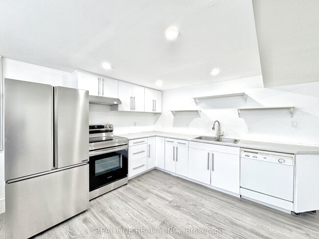 61 College Cres in Barrie, ON - Building Photo - Building Photo