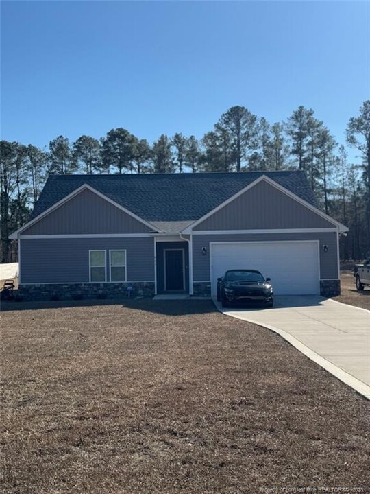 663 Hector McNeill Rd in Raeford, NC - Building Photo