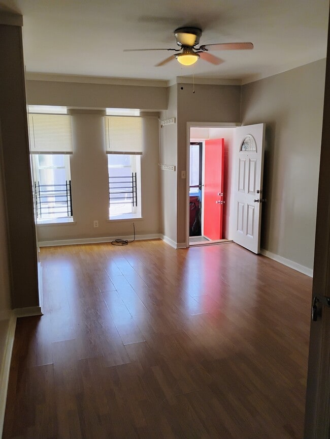 908 E Preston St in Baltimore, MD - Foto de edificio - Building Photo