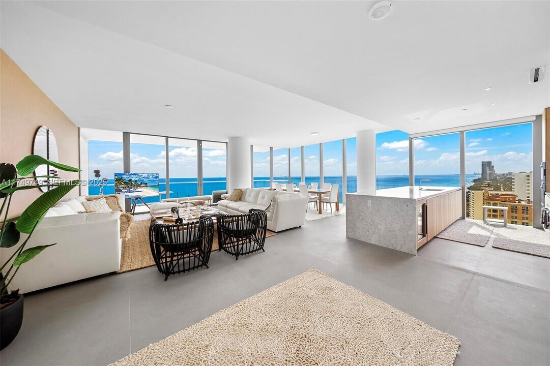 2000 S Ocean Dr in Hallandale Beach, FL - Building Photo