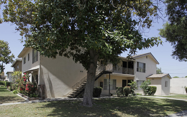 717 E Santa Fe Ave in Fullerton, CA - Building Photo - Building Photo